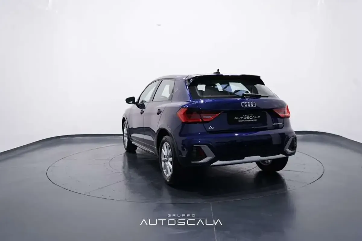 Nuova Audi A1 116 CV (85 kW) 2025 Blu navarra/tetto nero SUV