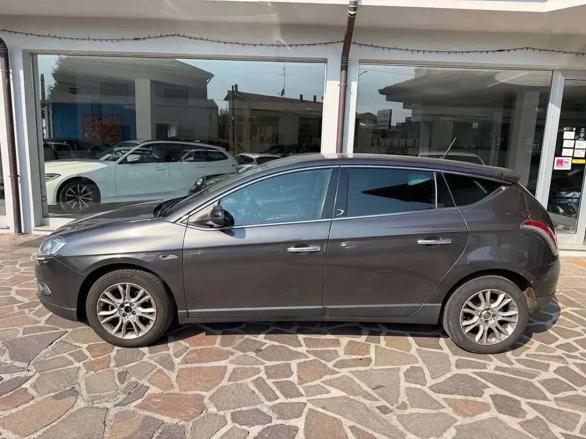 Usata Lancia Delta Gold 120 CV (88 kW) 2011 Grigio Utilitaria