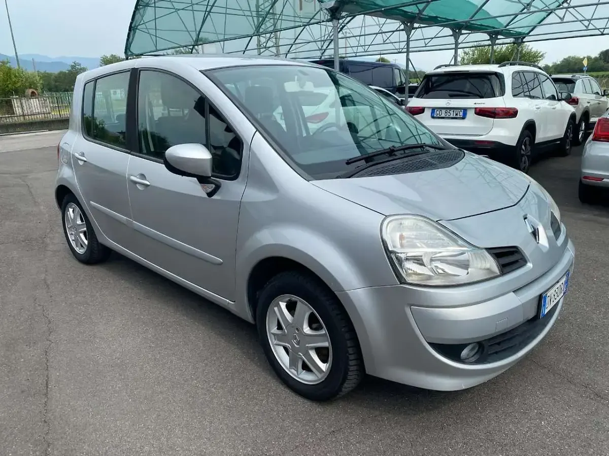 Usata Renault Modus Dynamique 101 CV (74 kW) 2009 Argento Monovolume