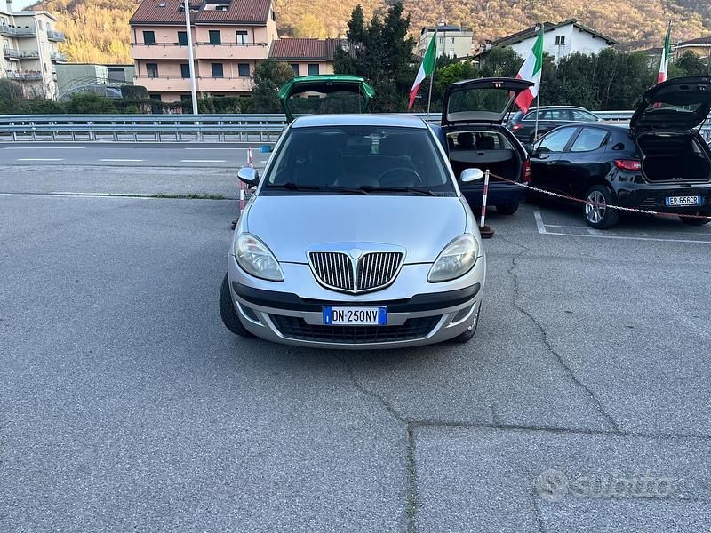 Usata Lancia Ypsilon 60 CV (44 kW) 2004 Grigio Utilitaria