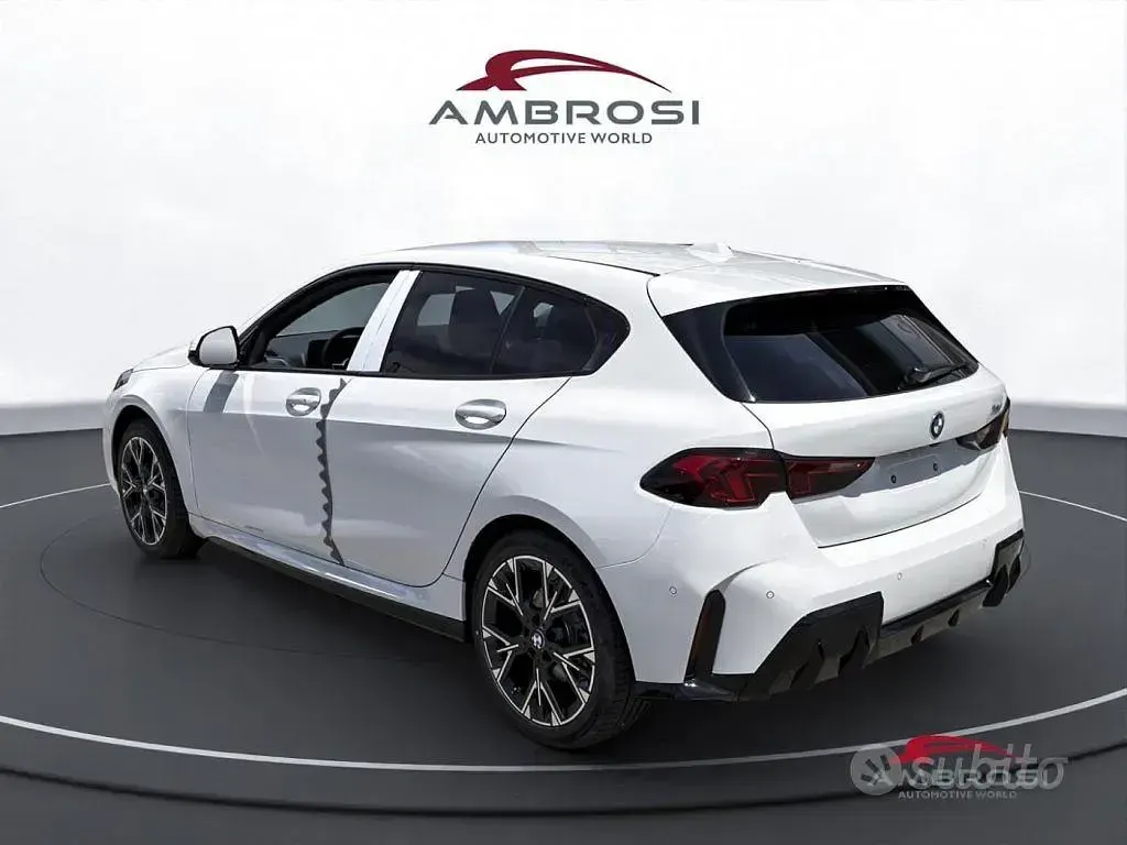 Nuova BMW 118 M Sport 150 CV (110 kW) 2026 Alpin white pastello Utilitaria