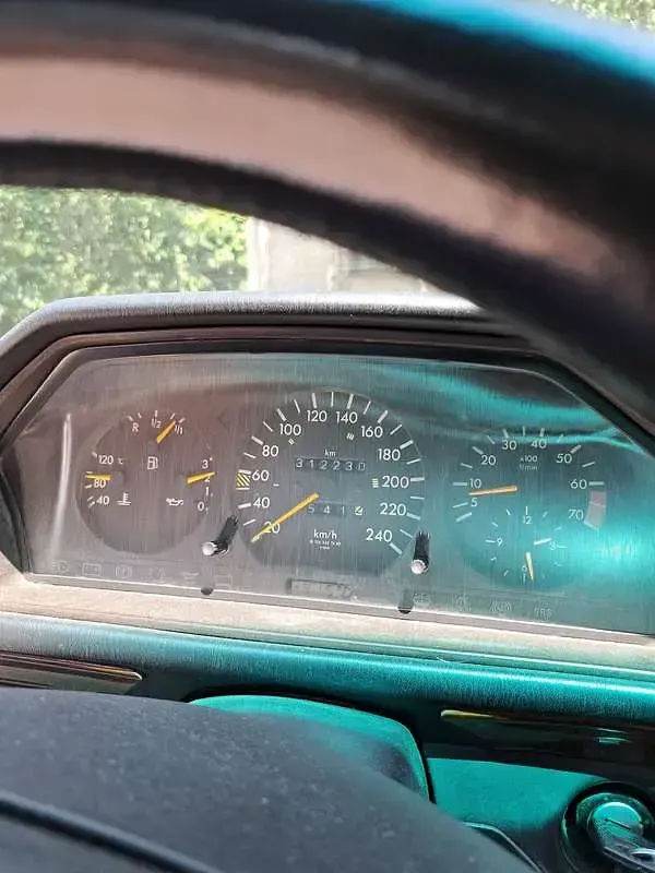 Usata Mercedes E200 136 CV (100 kW) 1994 Argento Cabrio