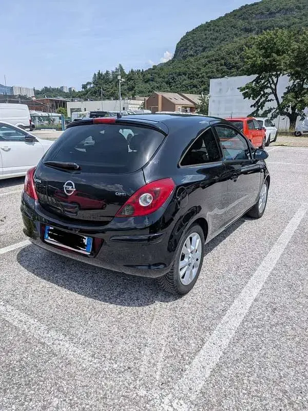 Usata Opel Corsa Edition 95 CV (69 kW) 2011 Nero Utilitaria