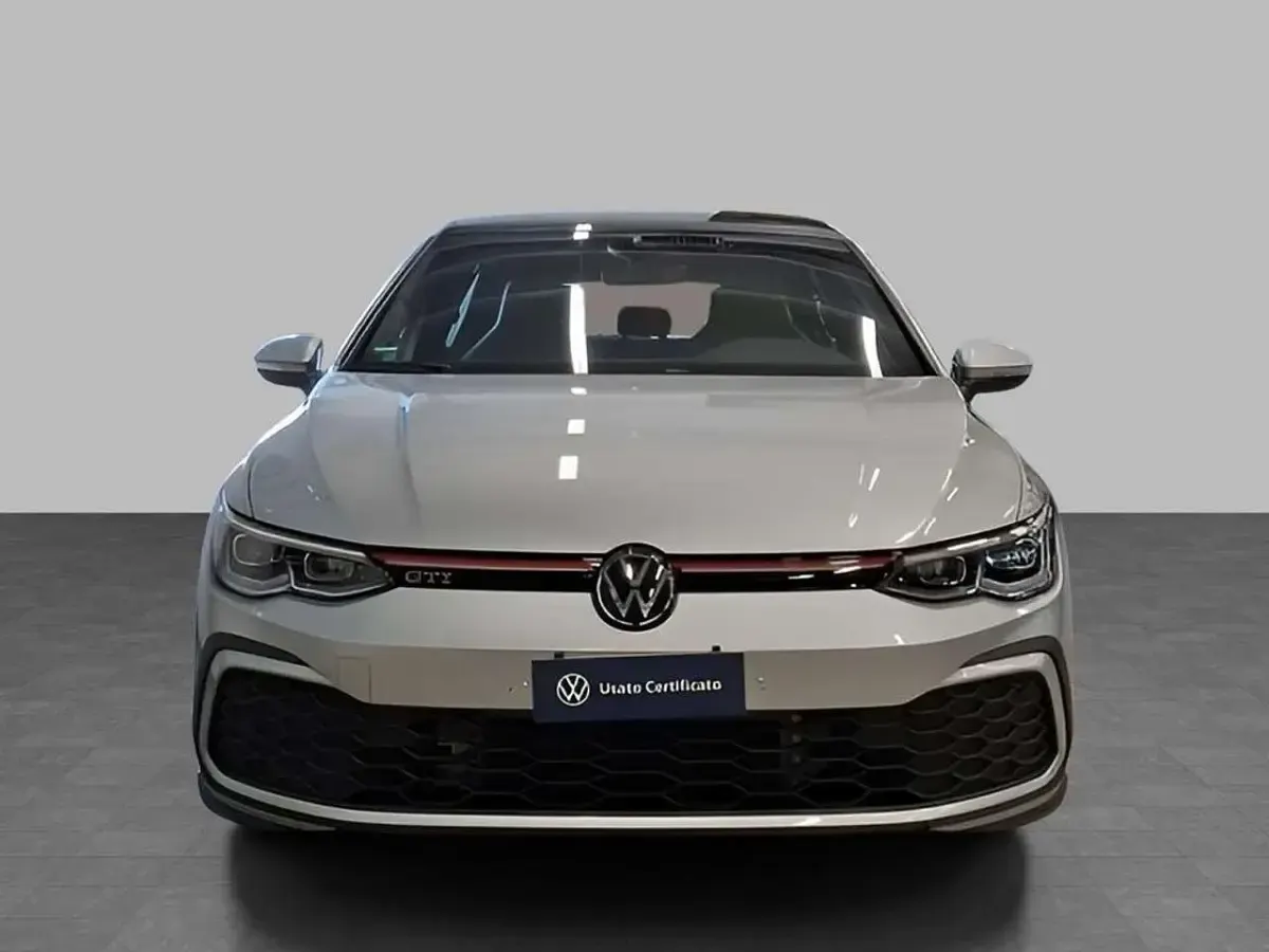 Usata VW Golf VIII GTI 245 CV (180 kW) 2024 Argento metallizzato Berlina