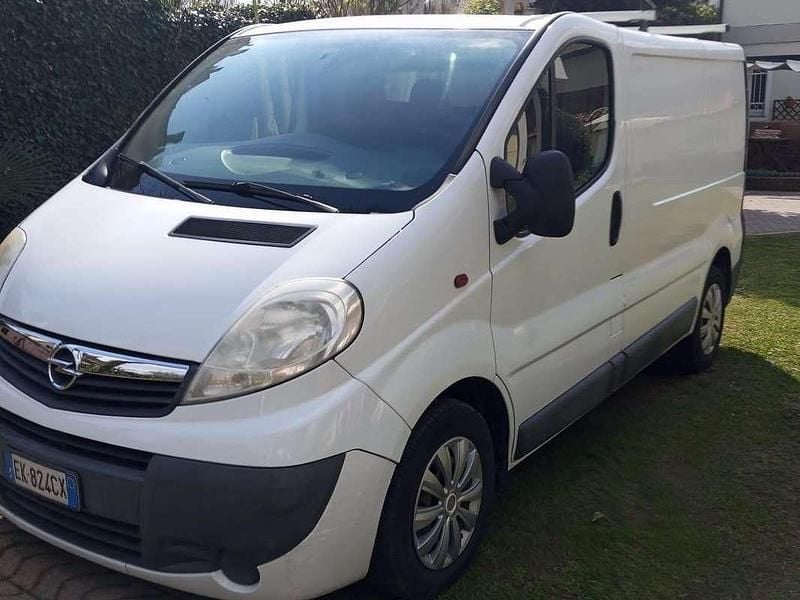 Usata Opel Vivaro 114 CV (83 kW) 2011 Bianco Monovolume