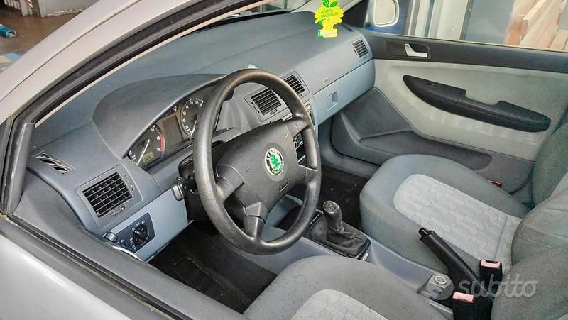 Usata Skoda Fabia 68 CV (50 kW) 2001 Berlina