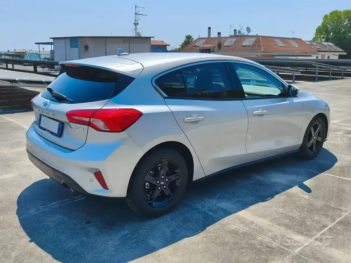 Usata Ford Focus Titanium 120 CV (88 kW) 2019 Grigio Berlina