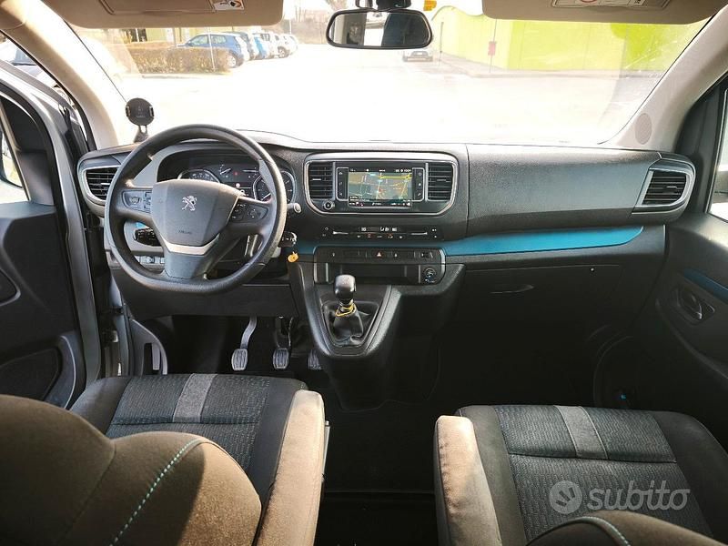 Begagnad Peugeot Traveller 150 HK (110 kW) 2019 Grå Minibuss
