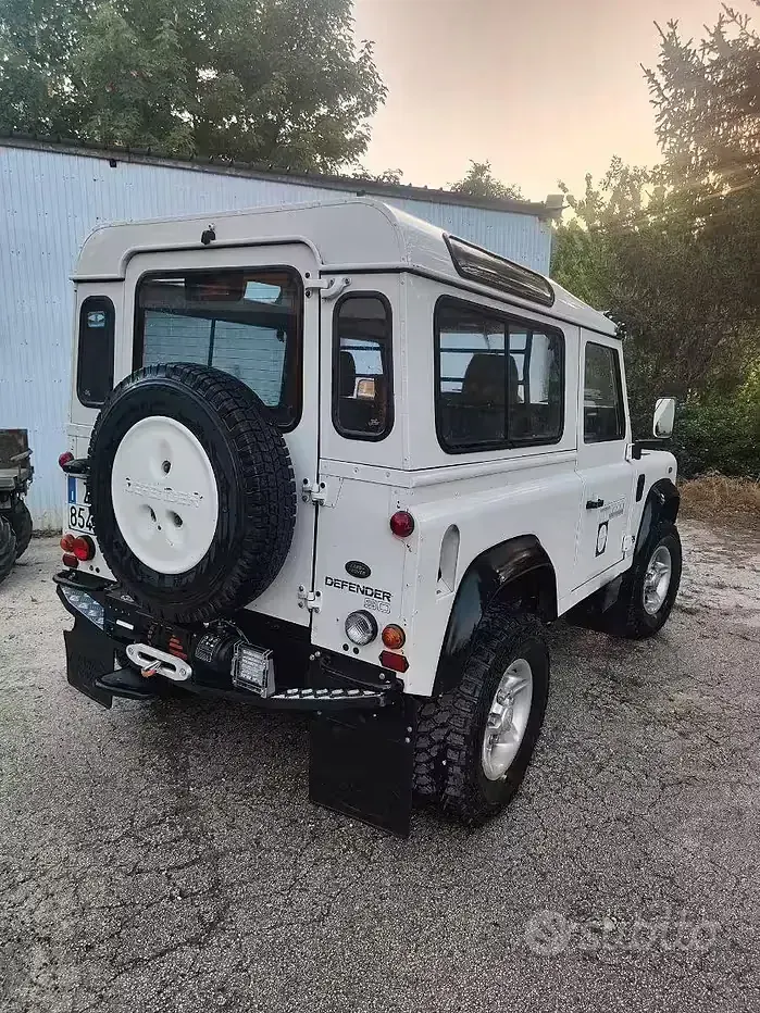 Usata Land Rover Defender 86 CV (63 kW) 2002 Bianco Station wagon