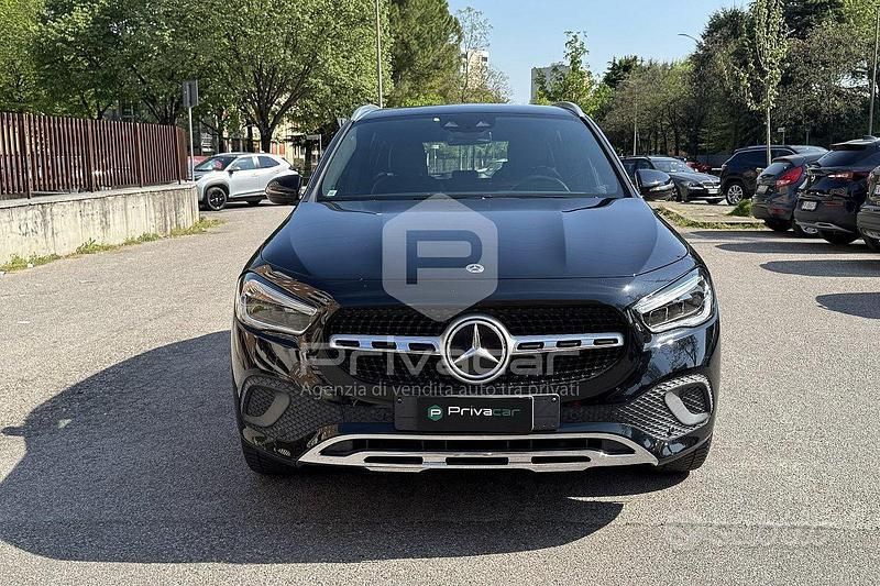 Usata Mercedes GLA180 116 CV (85 kW) 2020 Nero SUV