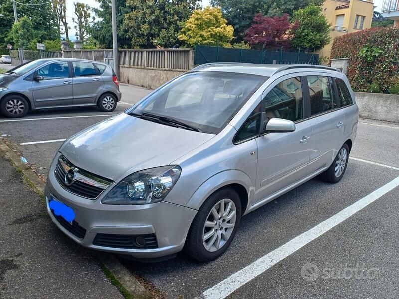 Usata Opel Zafira 120 CV (88 kW) 2007 Grigio Monovolume