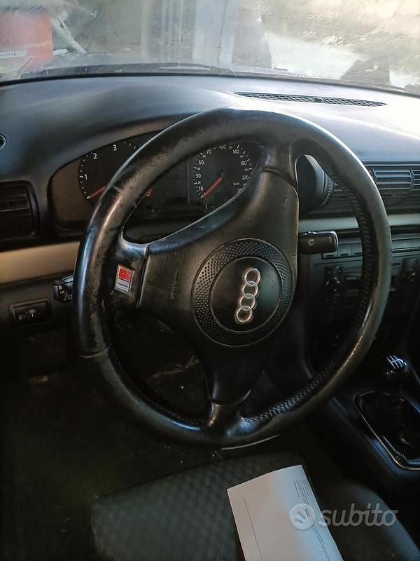 Usata Audi A4 115 CV (84 kW) 1999 Grigio Berlina