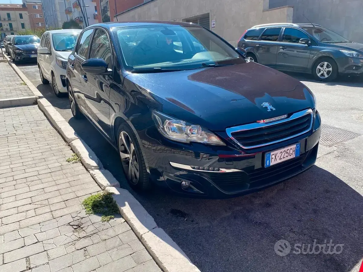 Usata Peugeot 308 99 CV (72 kW) 2017 Viola Berlina