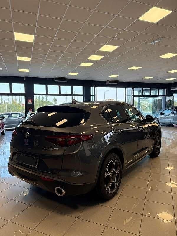 Usata Alfa Romeo Stelvio Executive 209 CV (153 kW) 2017 Marrone SUV