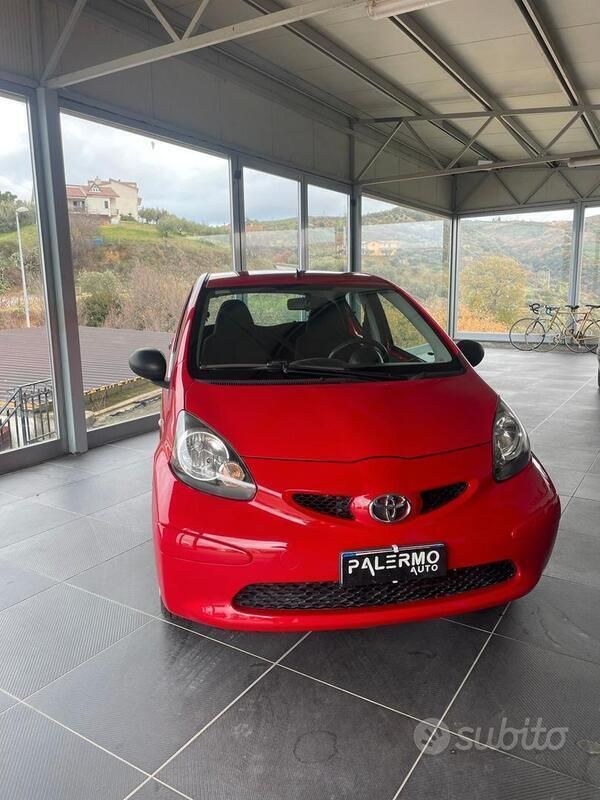 Usata Toyota Aygo 68 CV (50 kW) 2008 Rosso Utilitaria