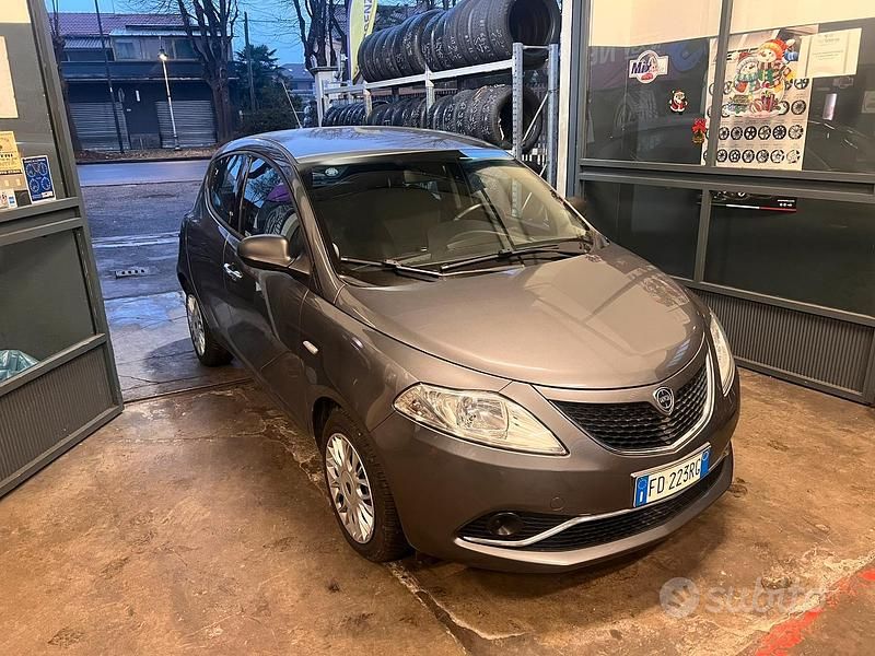 Usata Lancia Ypsilon Silver 69 CV (50 kW) 2015 Utilitaria