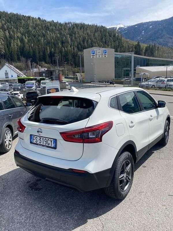 Usata Nissan Qashqai N-Connecta 116 CV (85 kW) 2017 Bianco SUV