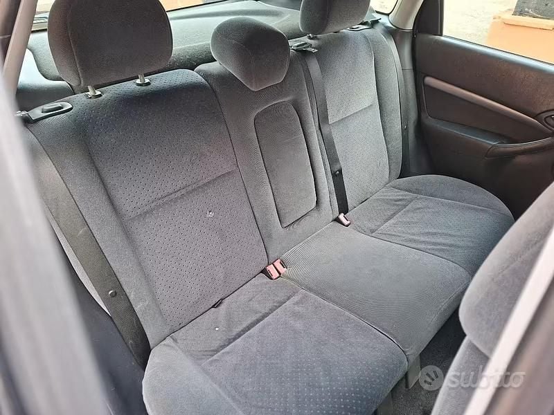 Usata Ford Focus Zetec 2003 Grigio Berlina