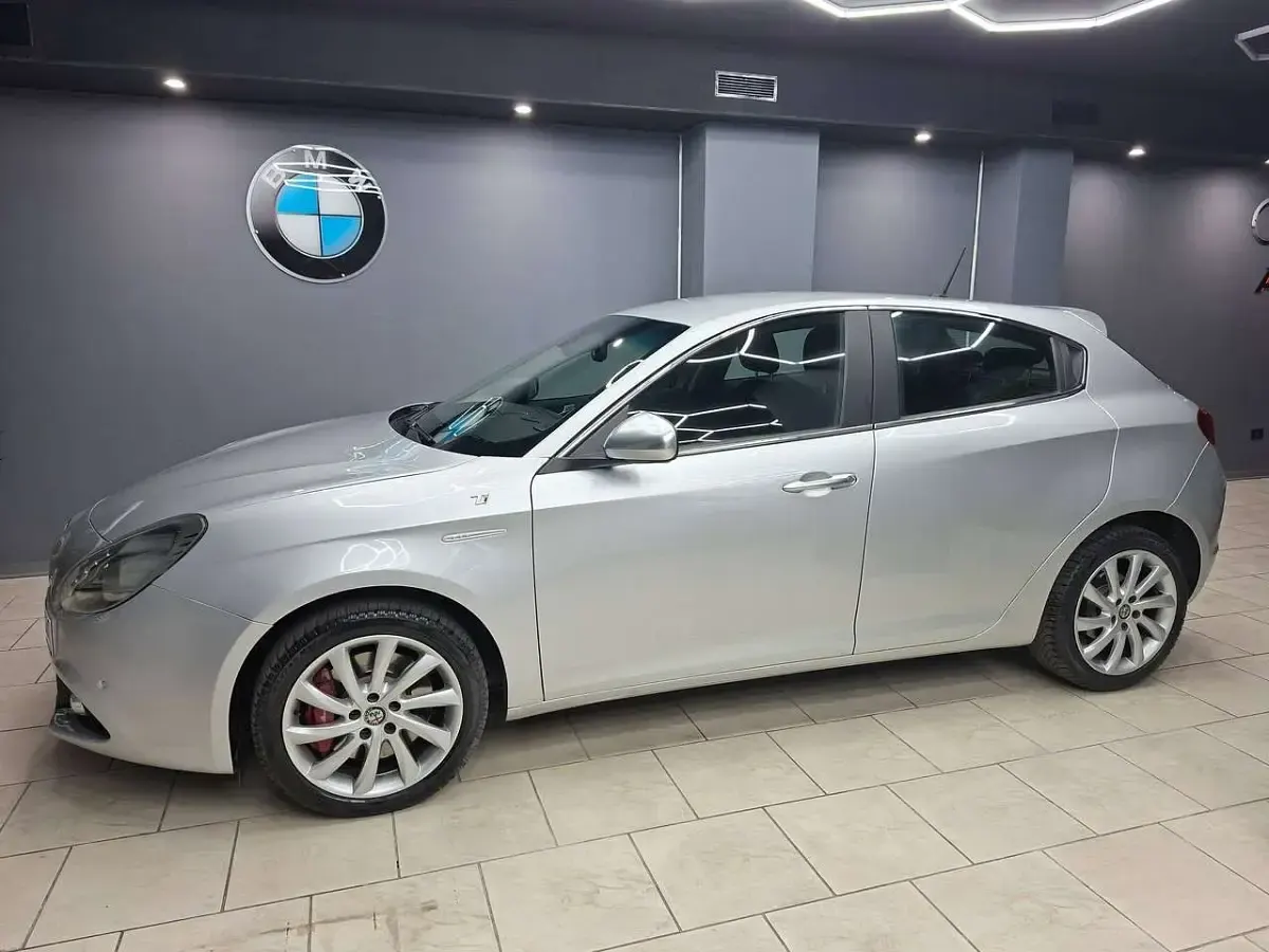 Usata Alfa Romeo Giulietta Ti 120 CV (88 kW) 2020 Argento Utilitaria
