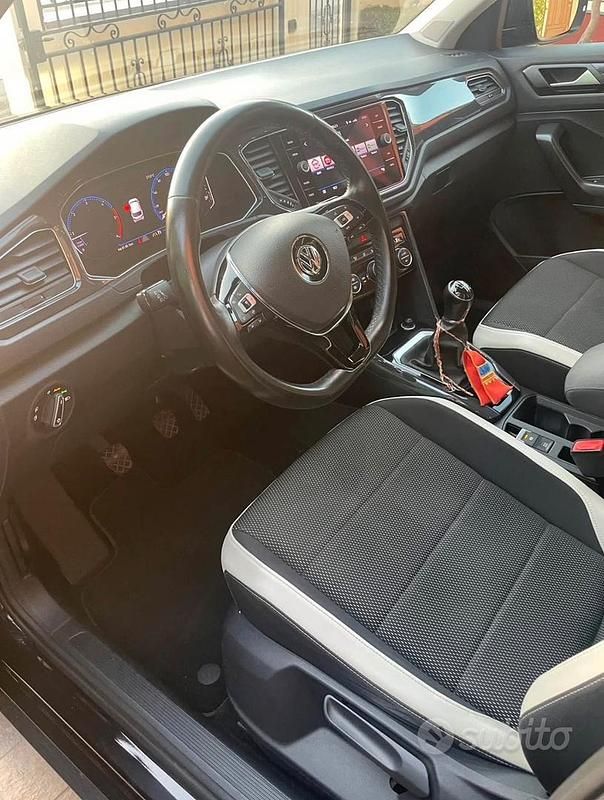 Usata VW T-Roc Advance 116 CV (85 kW) 2019 Nero SUV