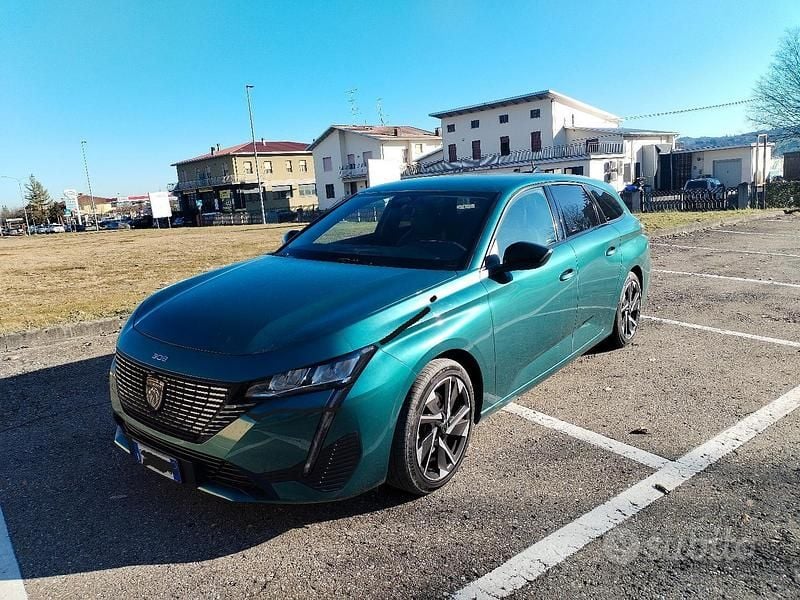 Verde Usata 2022 Peugeot 308 SW Station wagon | 14.900 € (Buon prezzo) - Immagine 1/4