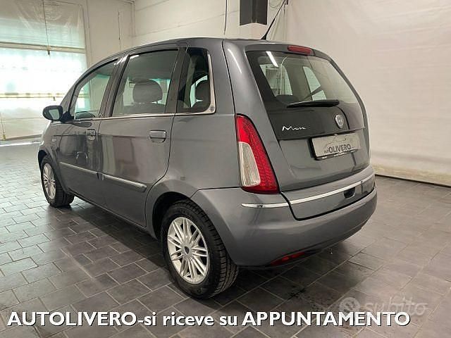 Usata Lancia Musa 77 CV (56 kW) 2011 Grigio Monovolume