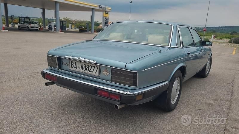 Usata Jaguar XJ40 234 CV (172 kW) 1989 Blu Berlina
