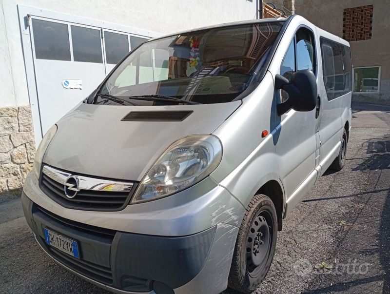 Usata Opel Vivaro 115 CV (84 kW) 2007 Marrone Monovolume
