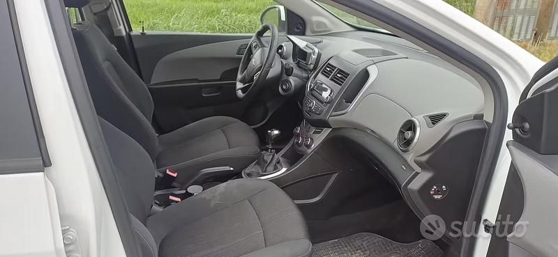 Usata Chevrolet Aveo 86 CV (63 kW) 2011 Bianco Berlina