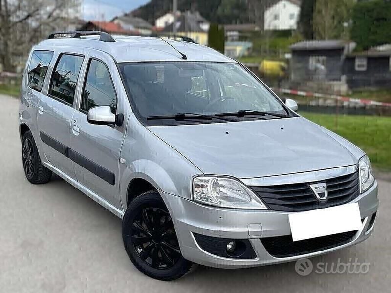Grigio Usata 2009 Dacia Logan Tre volumi | 2950 € (Cara) - Immagine 1/4