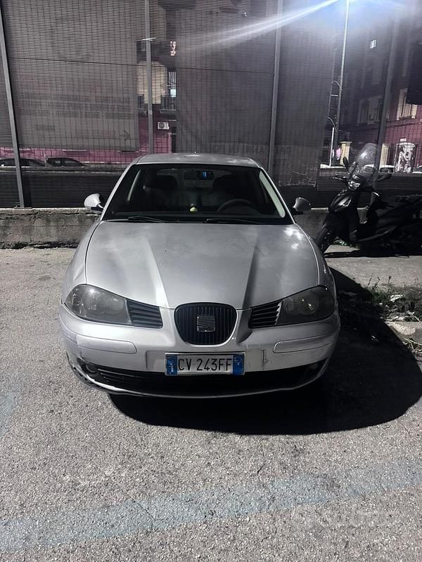 Grigio Usata 2005 Seat Ibiza Tre volumi | 500 € (Super prezzo) - Immagine 1/4
