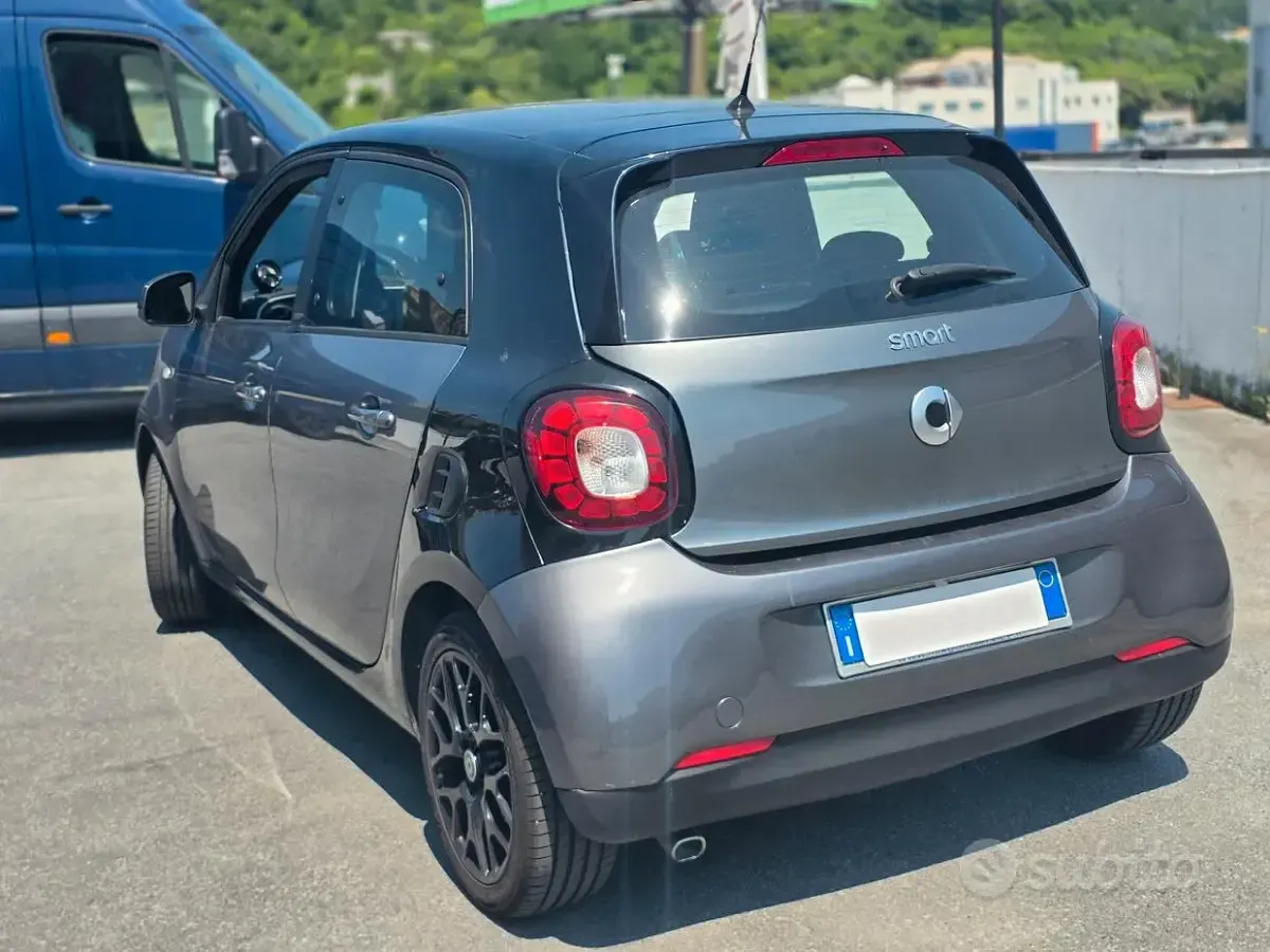 Usata Smart ForFour Prime 71 CV (52 kW) 2016 Grigio Utilitaria