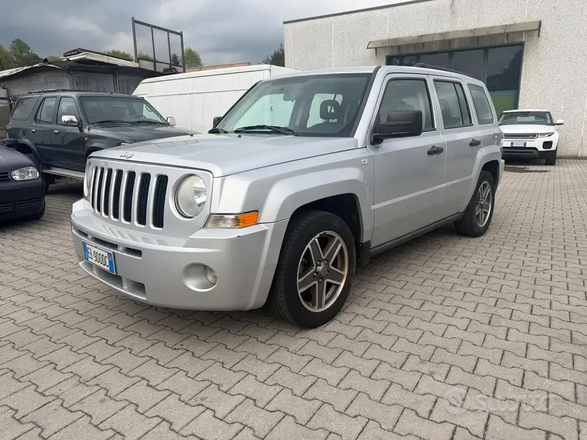 Usata Jeep Patriot Limited 140 CV (102 kW) 2010 Bianco SUV
