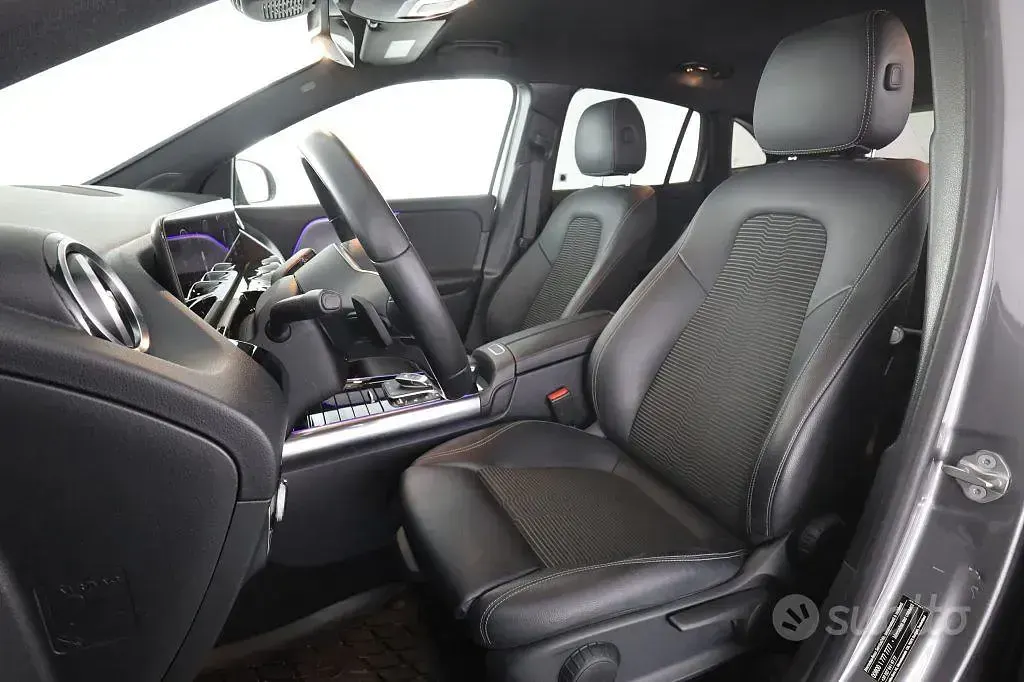 Usata Mercedes GLA200 150 CV (110 kW) 2020 Grigio SUV