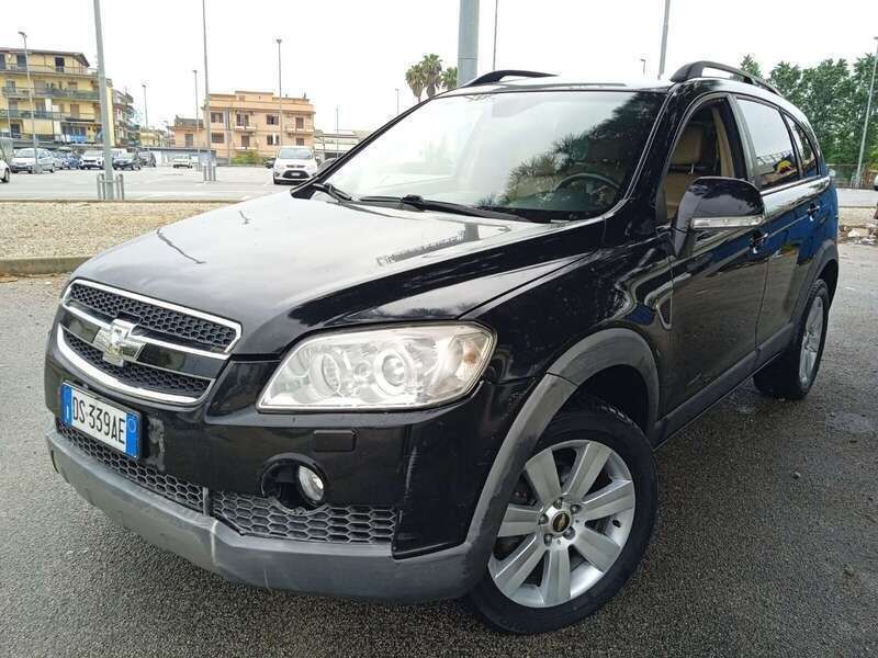 Nero Usata 2008 Chevrolet Captiva LT SUV | 3950 € (Buon prezzo) - Immagine 1/4