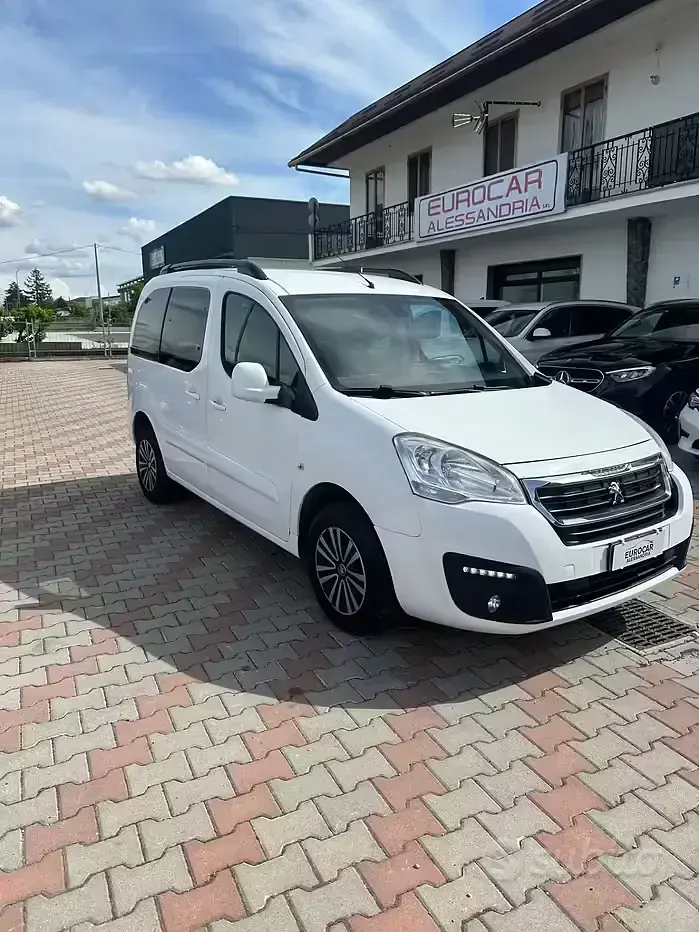 Usata Peugeot Partner Tepee Outdoor 120 CV (88 kW) 2017 Bianco Monovolume