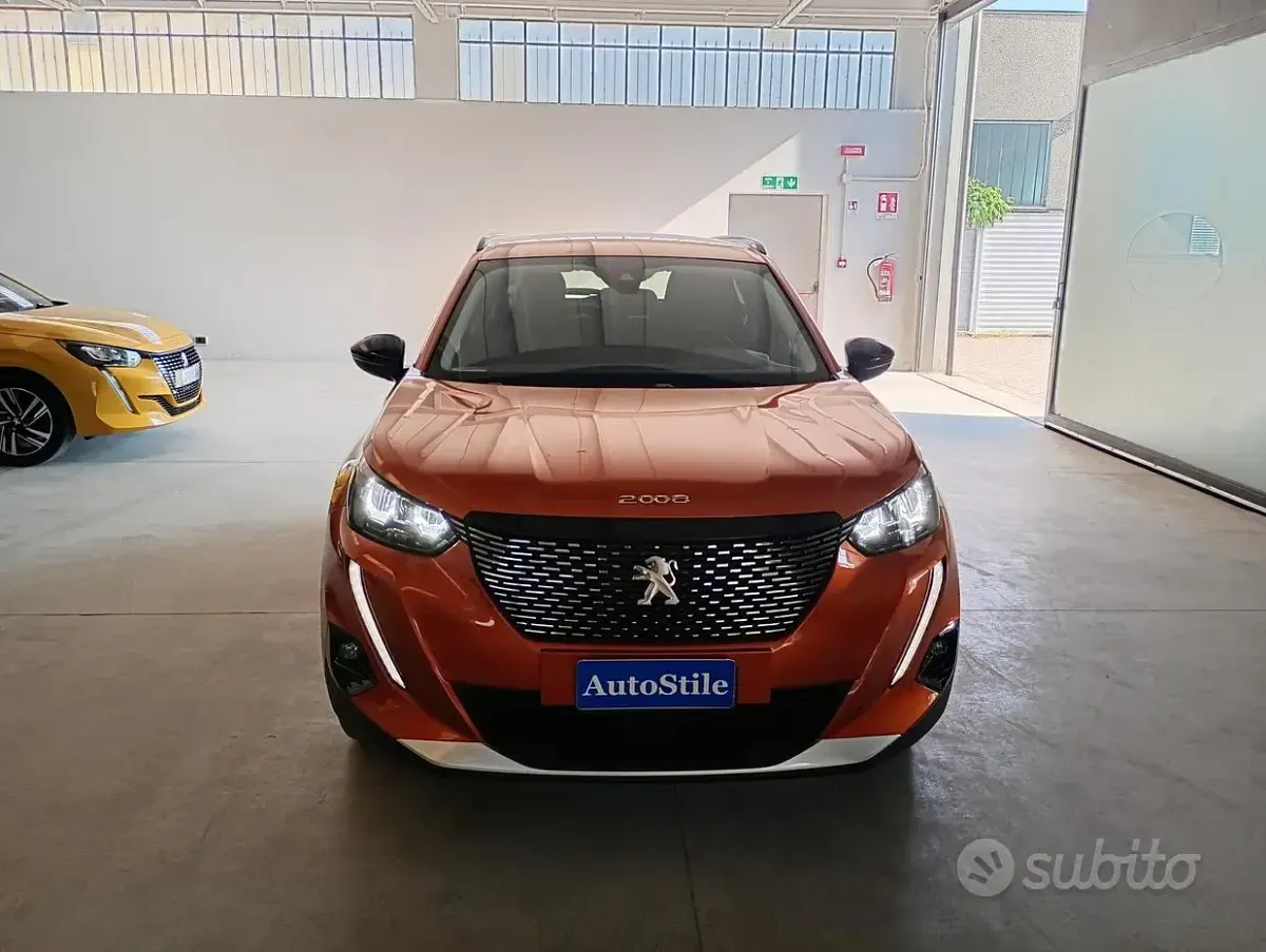 Usata Peugeot 2008 Allure 131 CV (96 kW) 2022 Arancione SUV