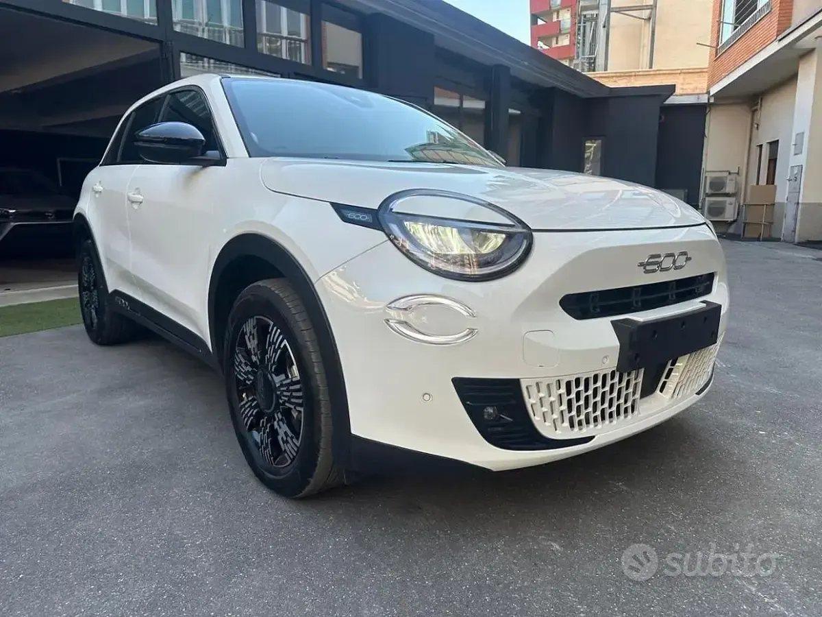Usata Fiat 600 136 CV (100 kW) 2025 Bianco SUV