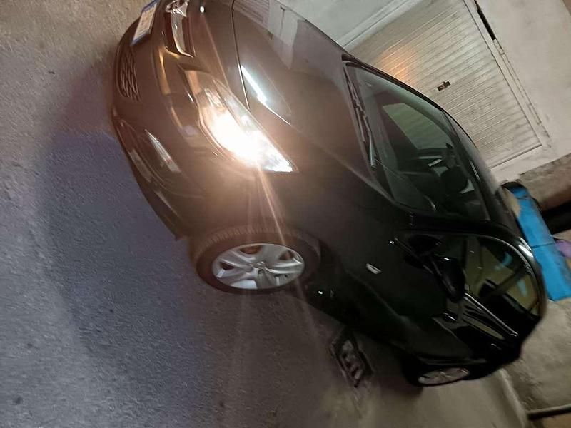 Usata 2015 Opel Astra GTC Cosmo Berlina | 4000 € (Buon prezzo) - Immagine 1/4