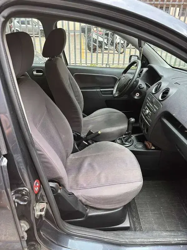Usata Ford Fusion Collection 68 CV (50 kW) 2005 Grigio Utilitaria