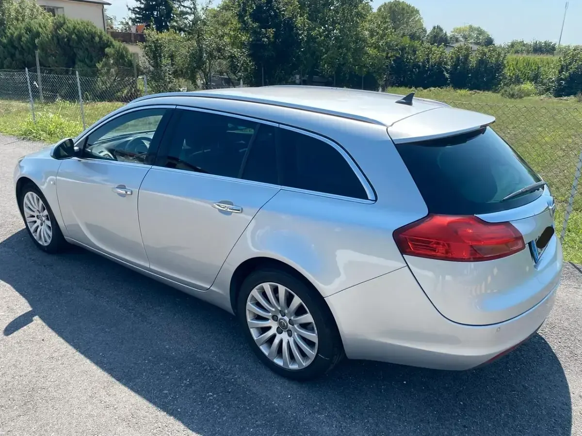 Usata Opel Insignia Cosmo 160 CV (117 kW) 2010 Argento Station wagon