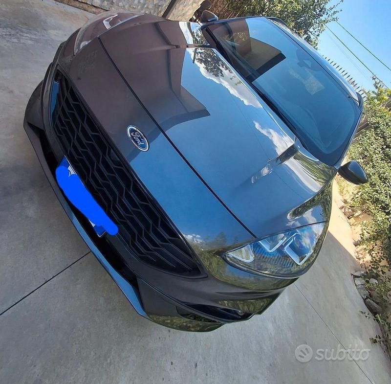 Usata Ford Kuga 120 CV (88 kW) 2022 Grigio SUV