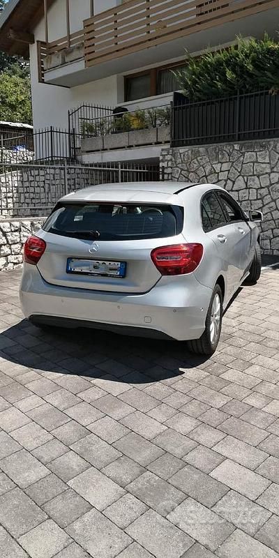 Usata Mercedes A180 109 CV (80 kW) 2016 Grigio Berlina