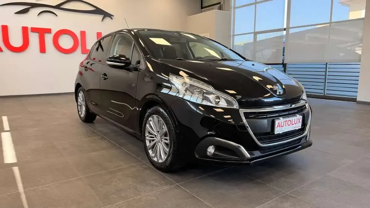 Usata Peugeot 208 Active 82 CV (60 kW) 2017 Nero Utilitaria