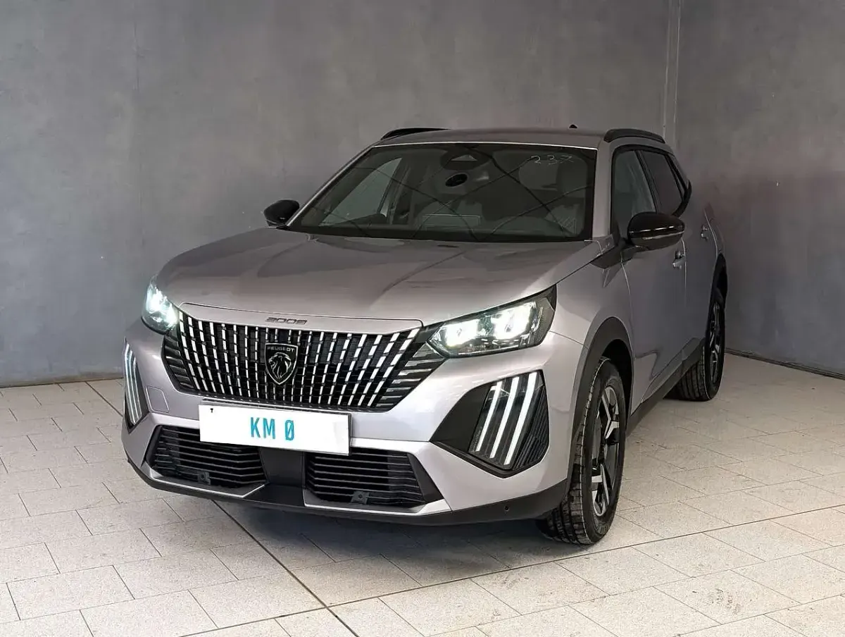 Usata Peugeot 2008 Allure 101 CV (74 kW) 2025 SUV