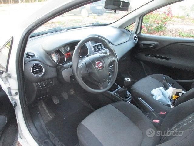 Usata Fiat Punto 75 CV (55 kW) 2015 Bianco Utilitaria