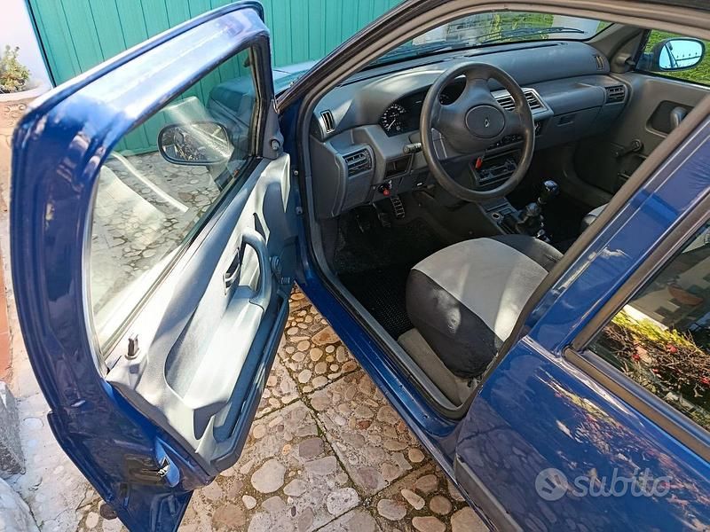 Usata Renault Clio 48 CV (35 kW) 1997 Blu Utilitaria