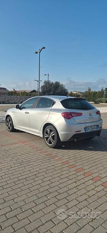 Usata Alfa Romeo Giulietta Distinctive 150 CV (110 kW) 2014 Grigio Utilitaria