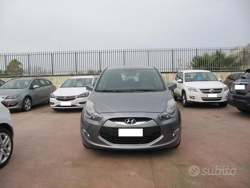 Usata Hyundai ix20 Comfort 90 CV (66 kW) 2013 Grigio Utilitaria