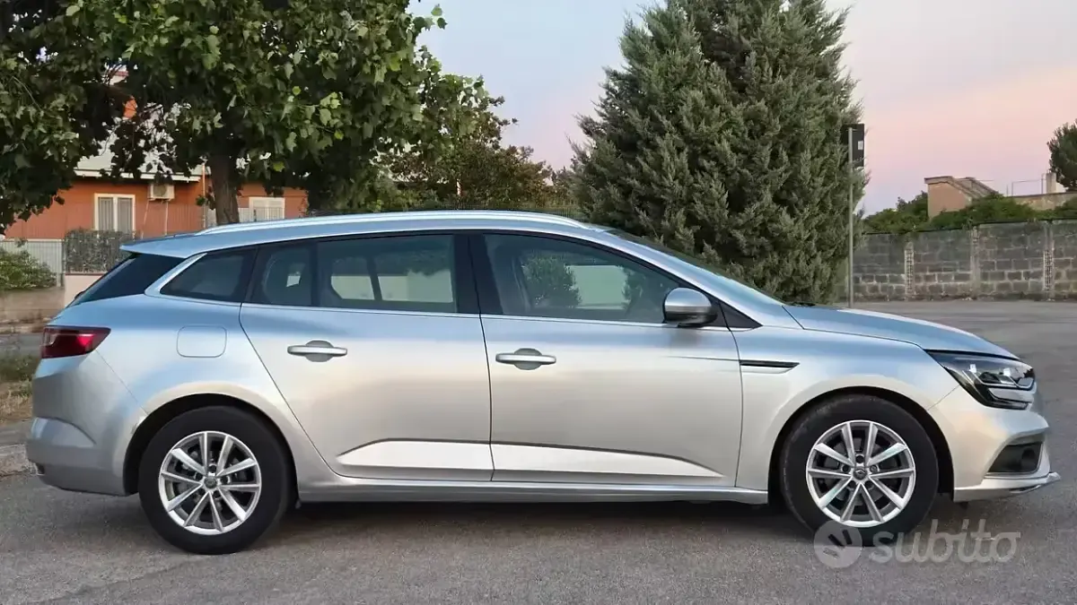 Usata Renault Mégane GrandTour 110 CV (80 kW) 2018 Grigio Station wagon